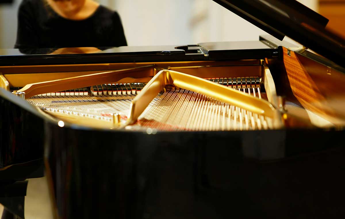 Italo-Americano-Music-Contest-Home-piano-player-stereo